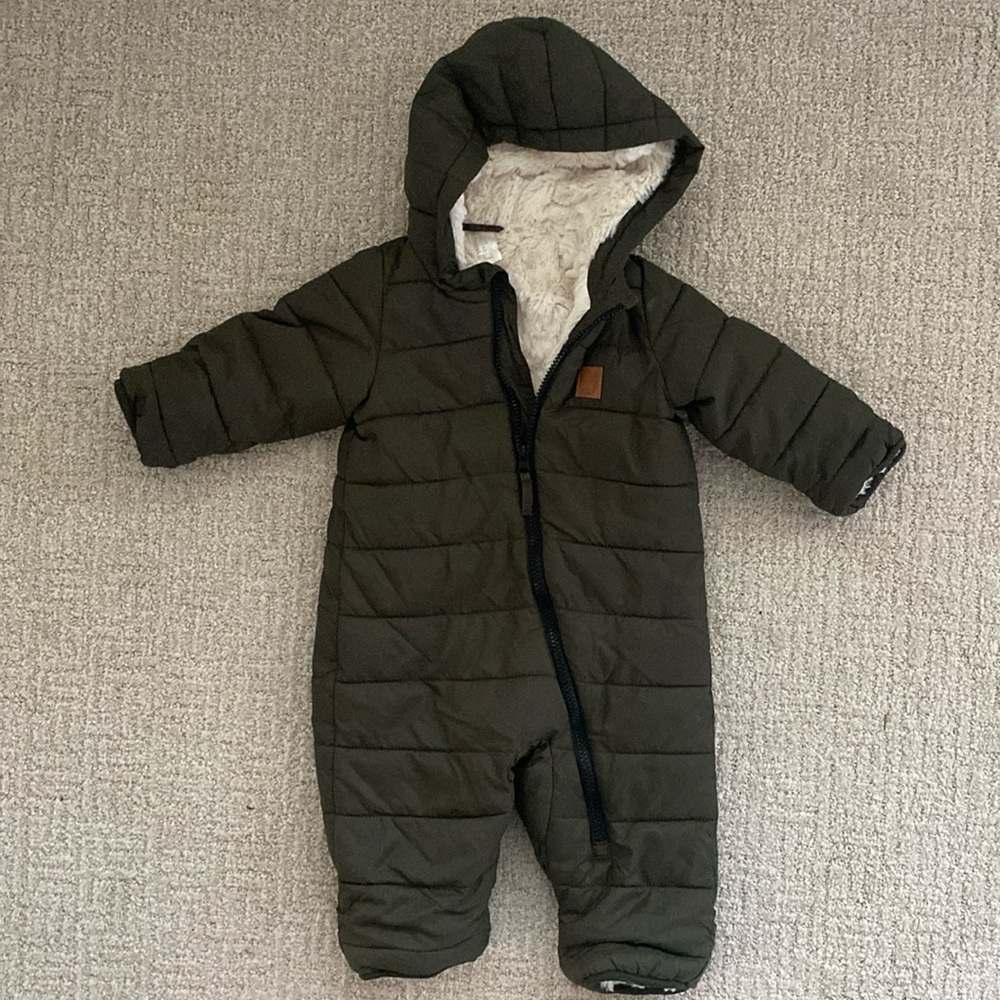 H&M padded infant snow bunting. EUC.